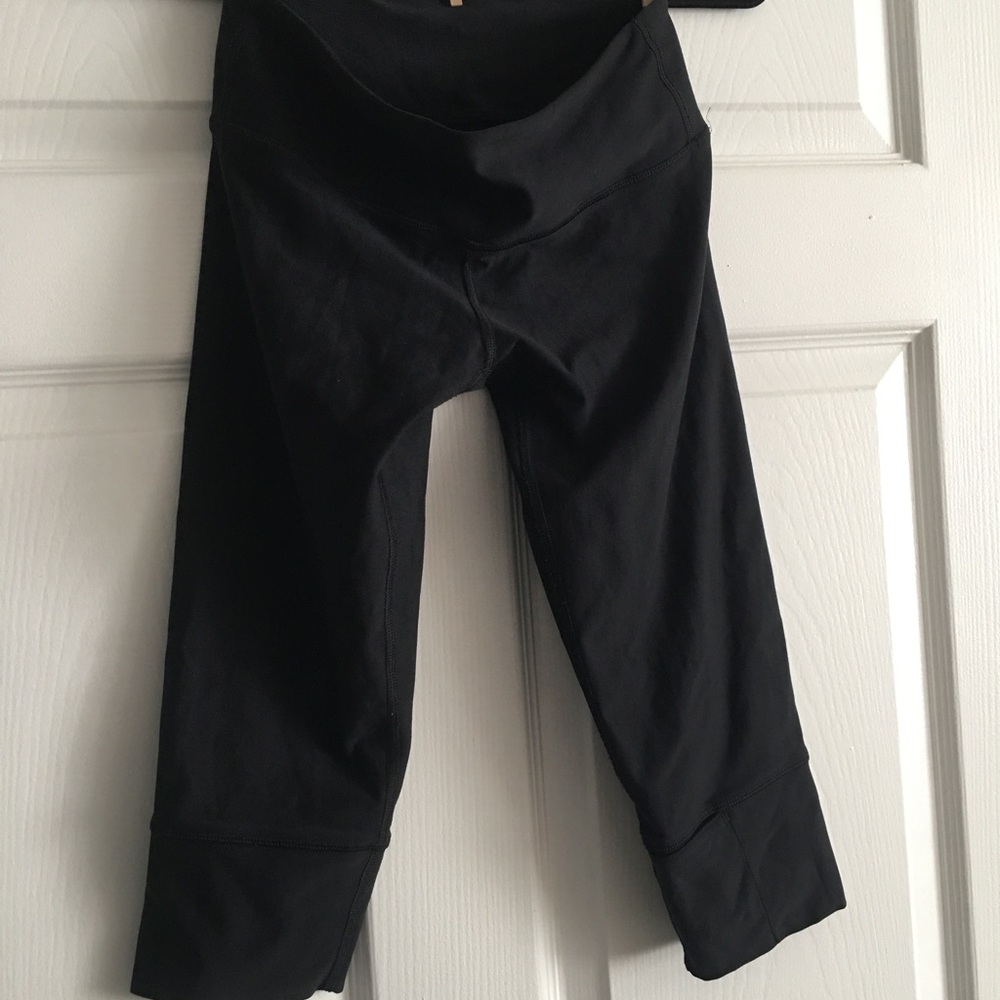 Lululemon Capri size 4 (used)..